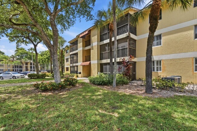 Building Photo - 3017 N Oakland Forest Dr