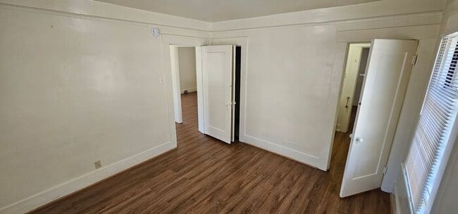 Building Photo - 2 bed 1 bath 1 car garage home cottage in ...