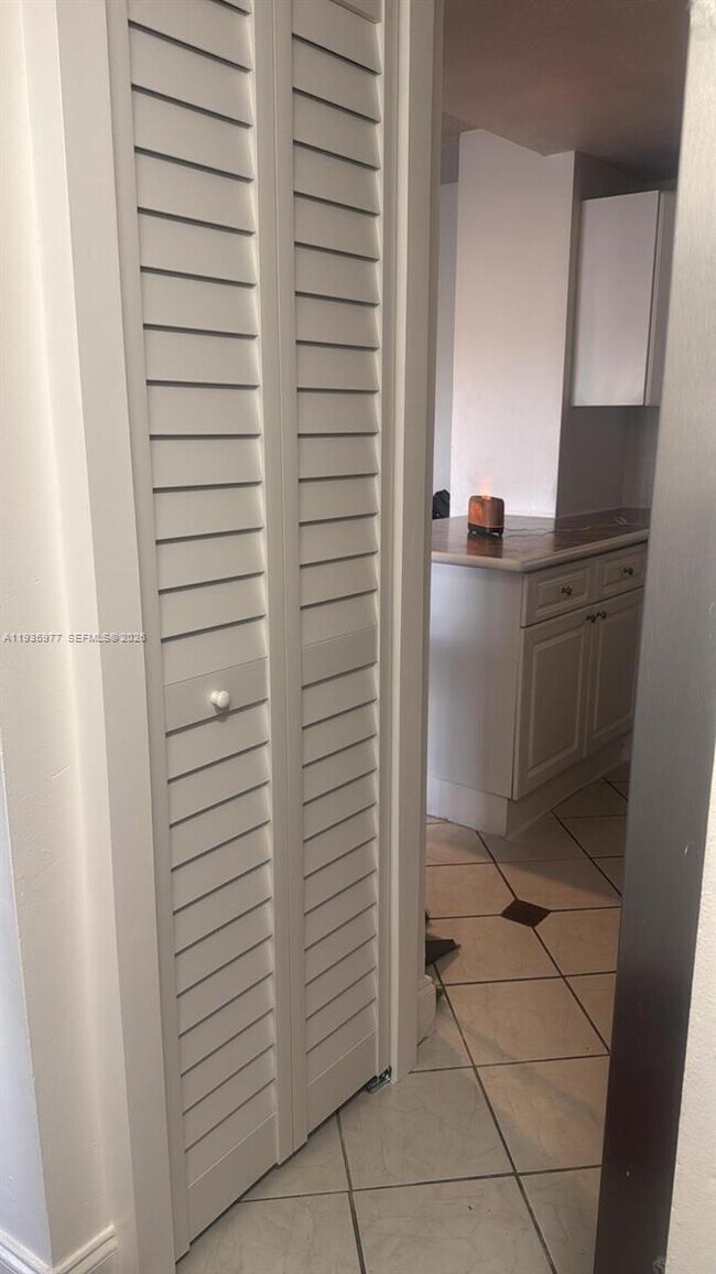 Building Photo - 8897 Fontainebleau Blvd