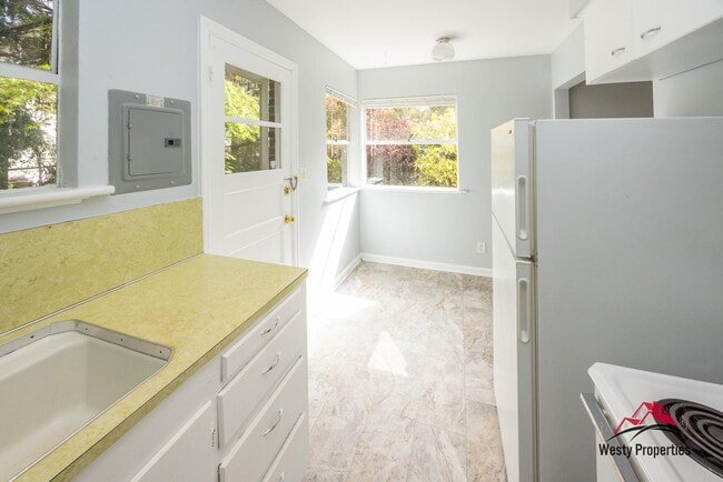 Building Photo - 1811 SE Salmon St