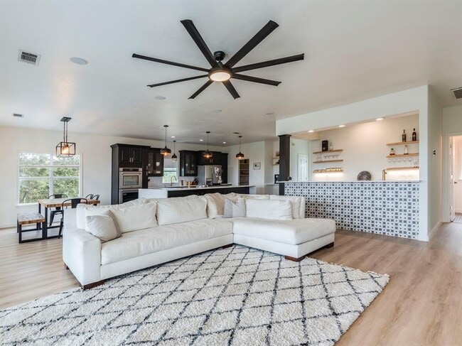 Building Photo - 22401 Briarview Dr