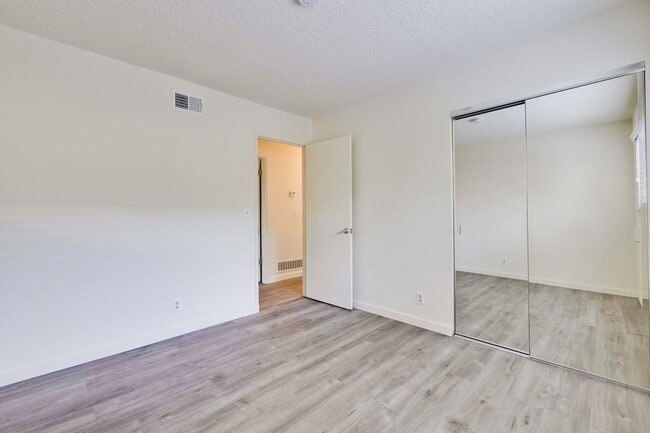 Building Photo - Nicely Refreshed Single Story 4 BR/2BA Gre...