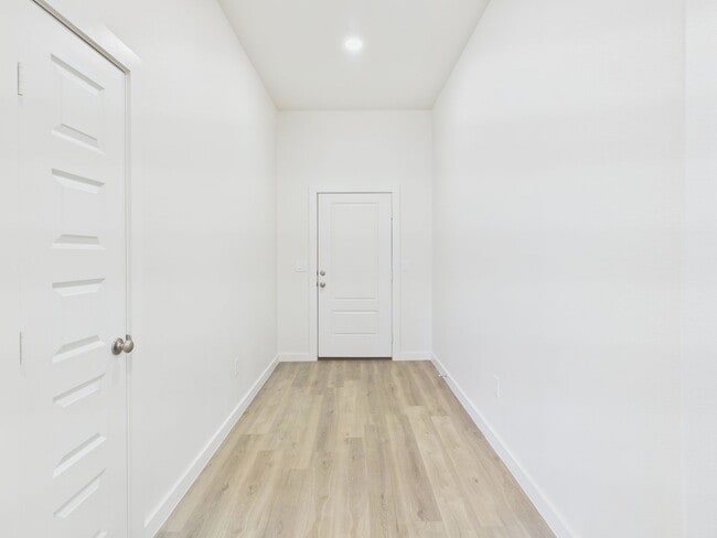 Building Photo - 3007 Farmyard Dr