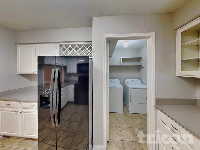 Building Photo - 2124 Glenn Ln