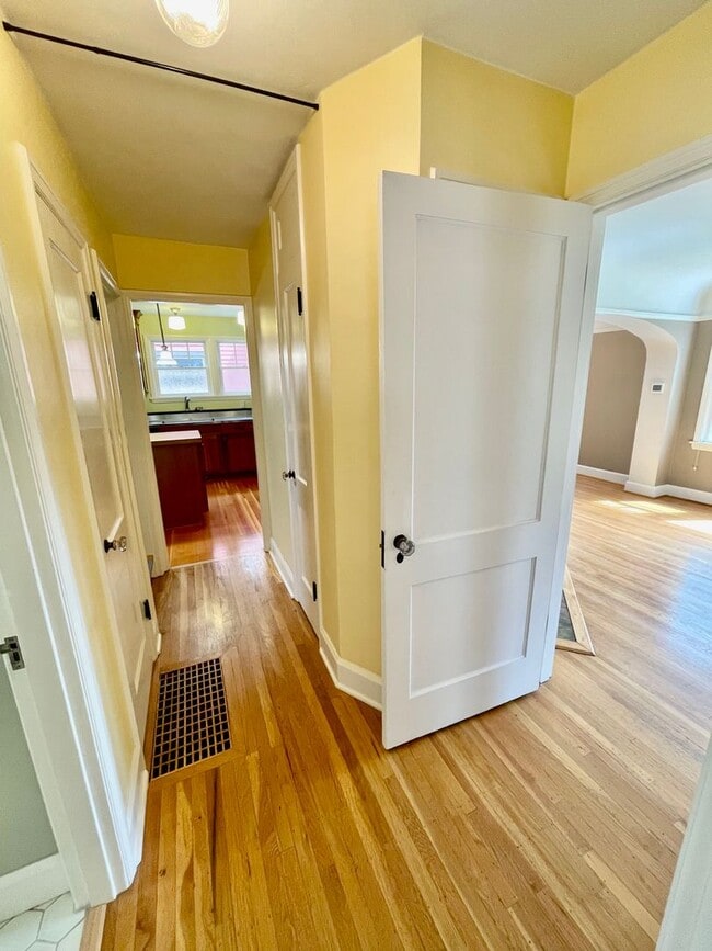 Building Photo - Well Maintained- 3 bed 2 bath Home - Piedm...