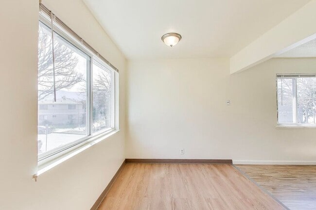 Building Photo - 5677 Hoffman Ct