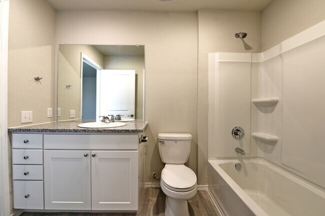 Building Photo - NEAR GOLF COURSE  |  3 BEDROOMS  |  2 BATH...