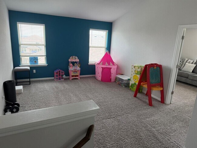 Building Photo - 6017 Teodoro Bend