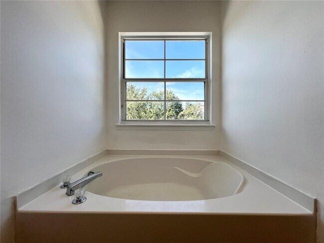 Building Photo - 7138 Five Oaks Dr