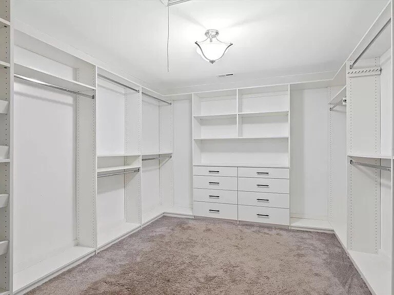 Building Photo - Room in House on Milpass Dr