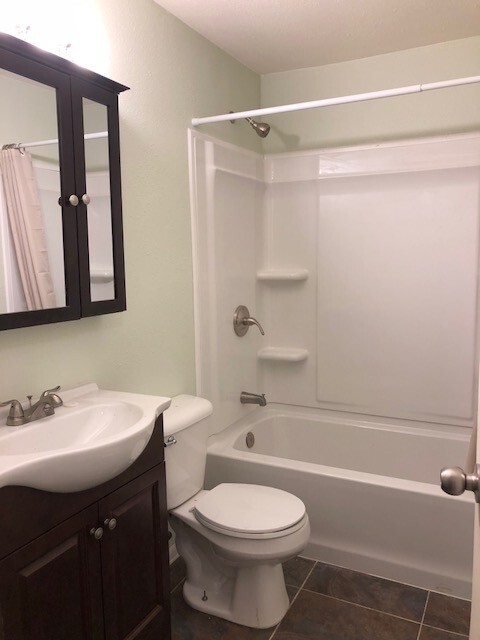 Building Photo - Lovely 3 Bed 1 Bath Home