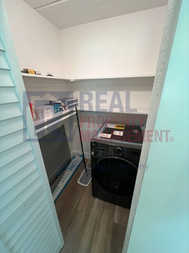 Building Photo - 649 S Tamiami Trl
