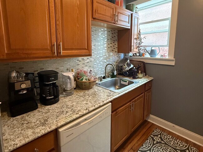 Building Photo - 5225 Bancroft Ave