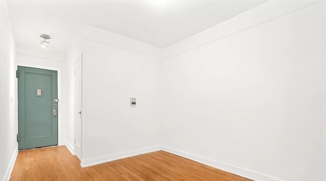 Building Photo - 30-83 Crescent St