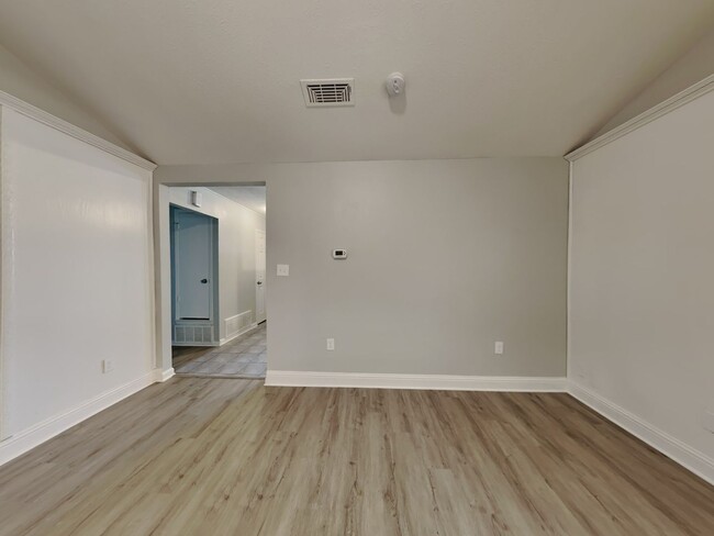 Building Photo - Move-In Ready 4BR Home in Arlington | Sunroom & Large Yard near DFW