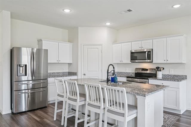 Building Photo - 770 Yorkshire Dr