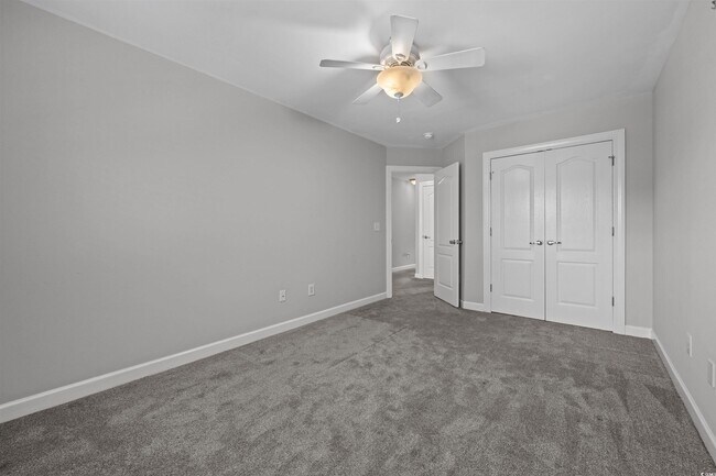 Building Photo - 1060 Fairway Ln