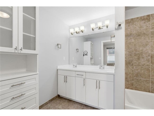 Building Photo - 401 N 2nd St