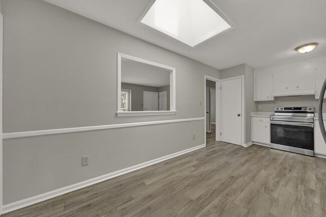 Building Photo - Wonderful Home Near Downtown Matthews!