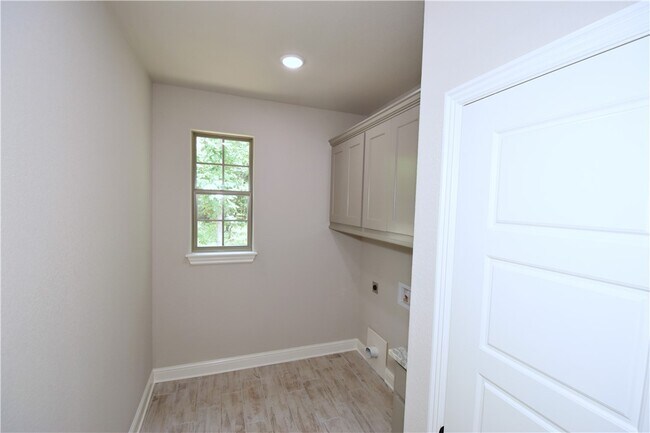 Building Photo - 21 Kirkcudbright Ln