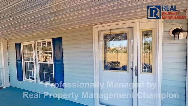 Building Photo - Spacious 3 BD/2.5 BA Home w/New Flooring and Fresh Paint