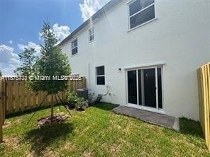 Building Photo - 2516 SE 27th Dr