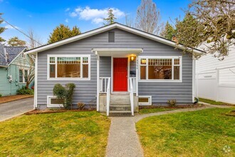 Building Photo - Greenlake Charming 3 Bedroom 1.75 Bath Hug...