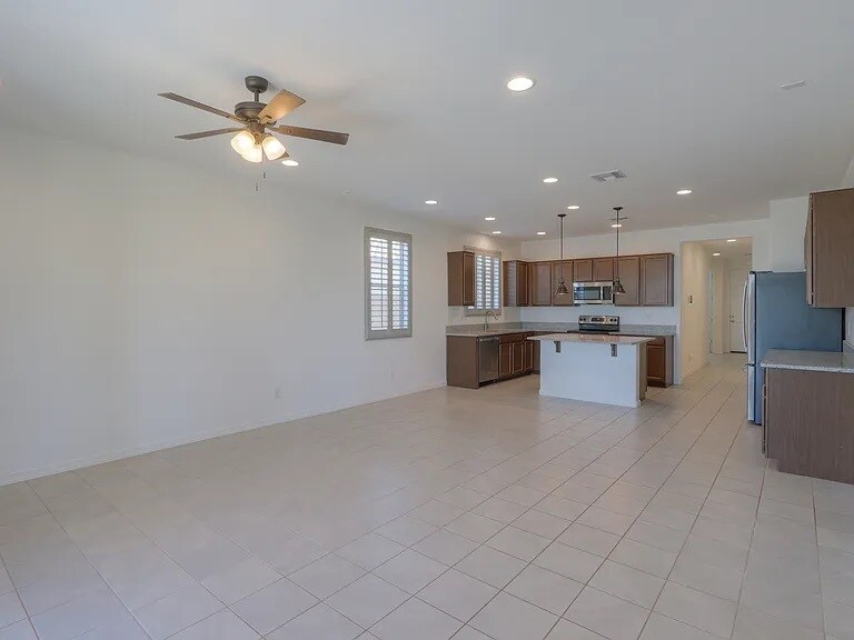 Building Photo - 832 S Strahan Pl