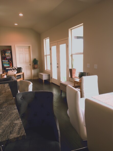 Building Photo - 1097 Tree Farm Rd