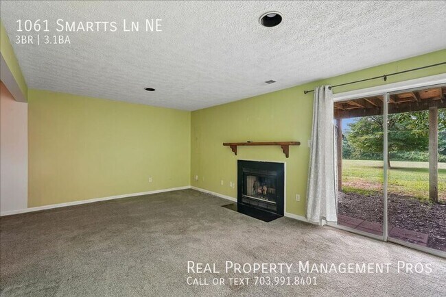 Building Photo - 1061 Smartts Ln NE