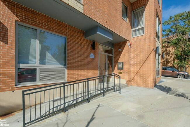 Building Photo - 3585 Greystone Ave