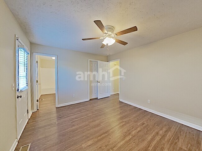 Building Photo - 118 Shady View Dr