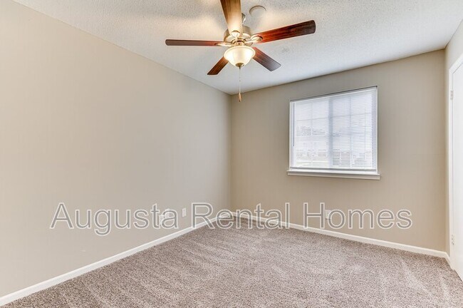 Building Photo - 520 E Buena Vista Ave