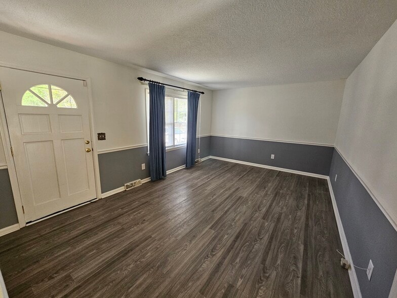 Building Photo - 4119 Fairlawn Dr