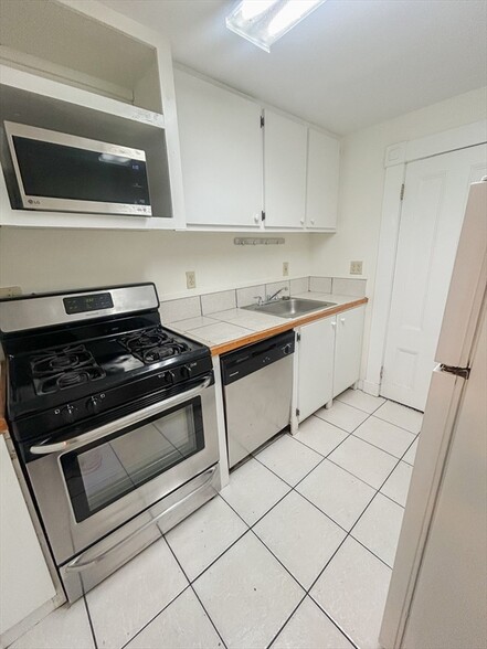 Building Photo - 49 Hancock St