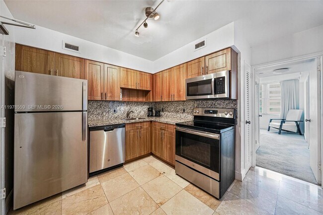 Building Photo - 5101 Collins Ave