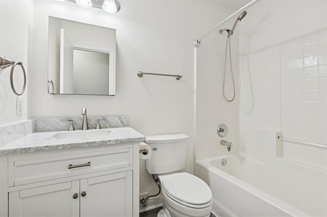 Building Photo - 8201 Canoe Ridge Ln