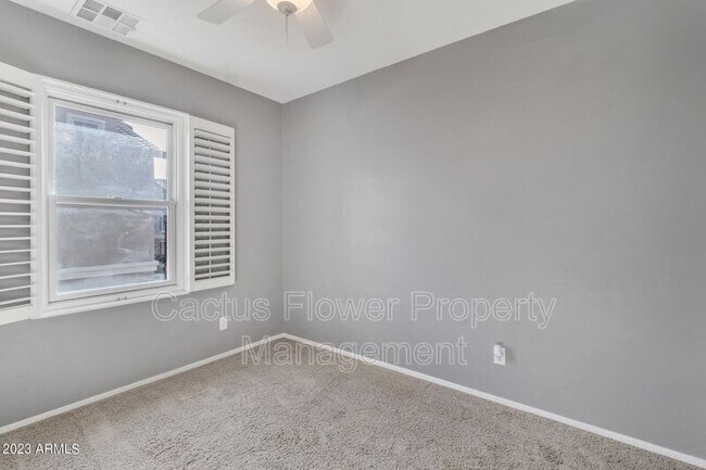 Building Photo - 5625 S 21st Pl