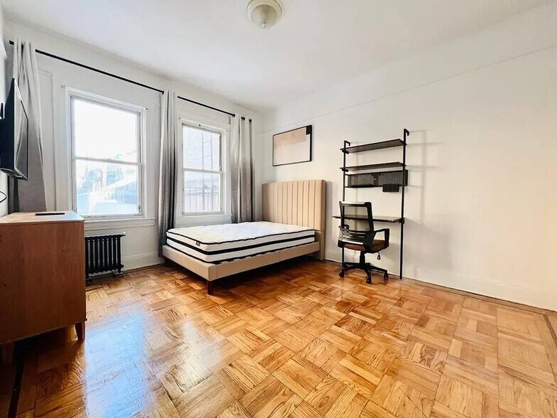 Building Photo - Furnished room/NOT APARTMENT