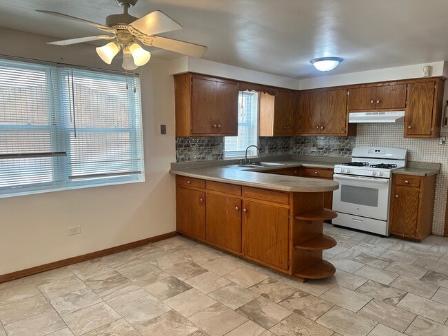 Building Photo - 3517 W 79th St