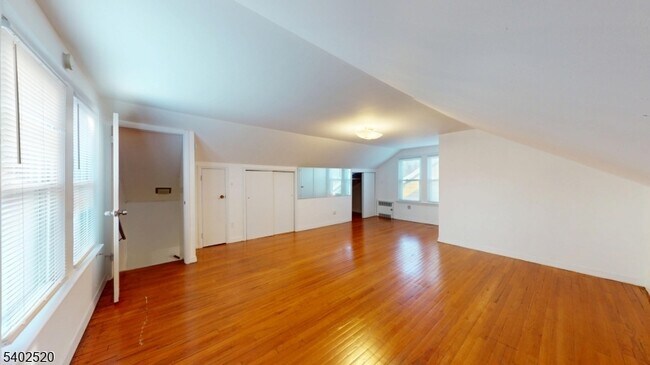 Building Photo - 225 Ward Pl