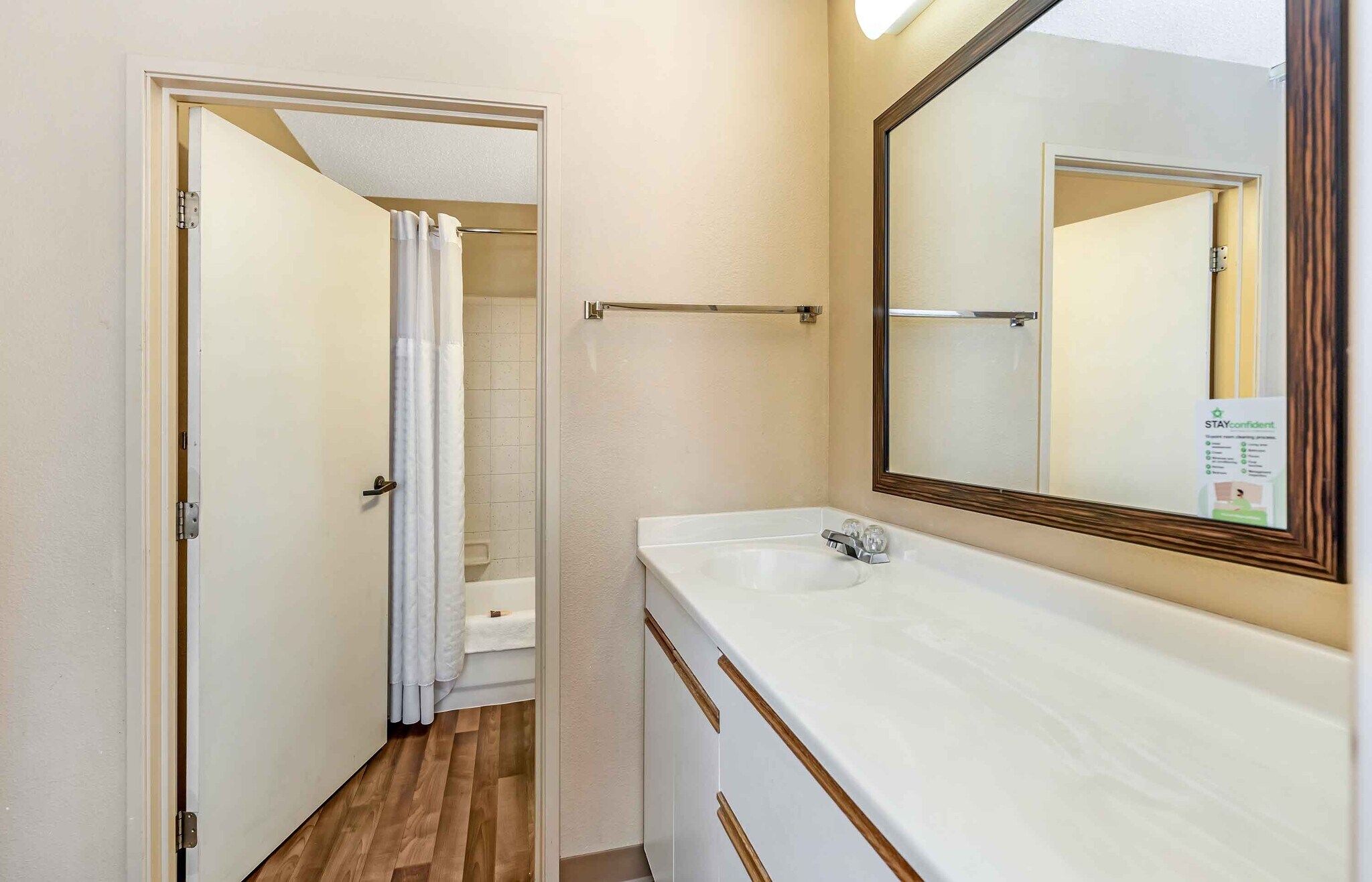 Building Photo - Furnished Studio-Chicago - Naperville - East