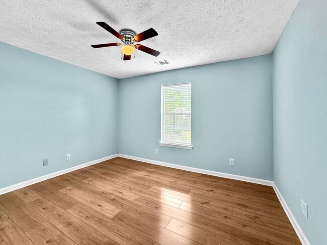 Building Photo - 10623 Pine Forest Ln