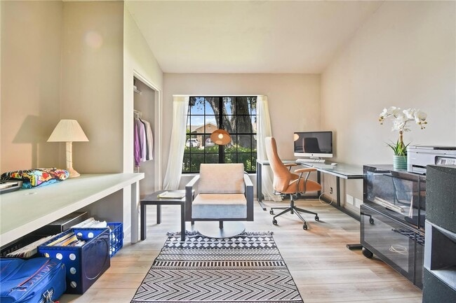 Building Photo - 2906 Windridge Dr