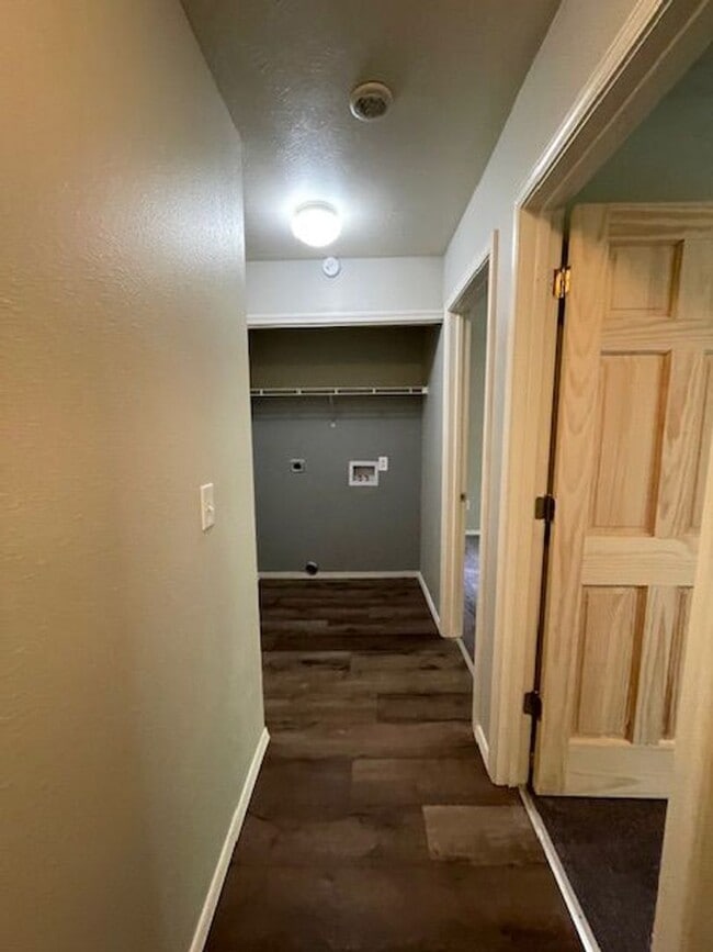 Building Photo - 3 Bedroom Home in Merriam Woods!