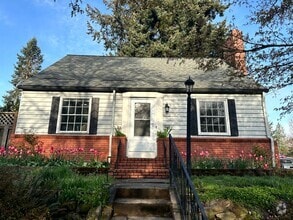 Building Photo - Charming Fully Furnished Bungalow Rental w...