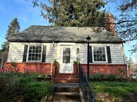 Building Photo - Charming Fully Furnished Bungalow Rental w...