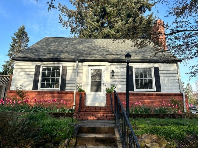 Primary Photo - Charming Fully Furnished Bungalow Rental w...