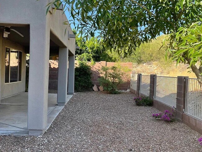 Building Photo - 4302 N Sunset Cliff Dr