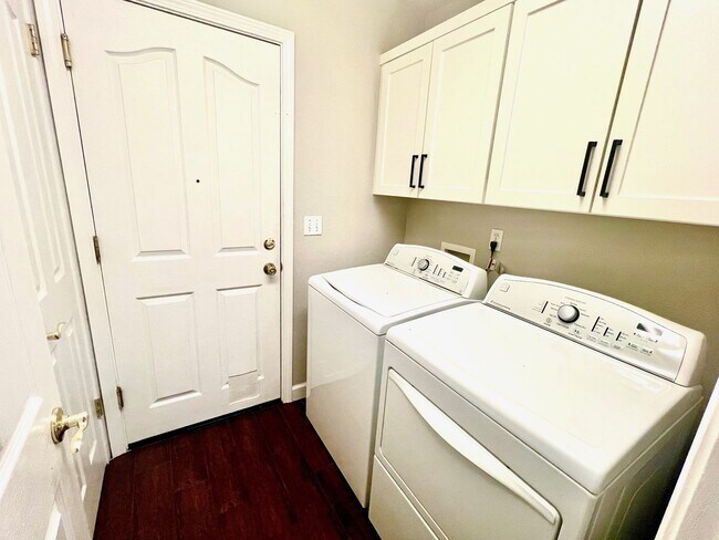 Building Photo - 649 Garden Park Dr